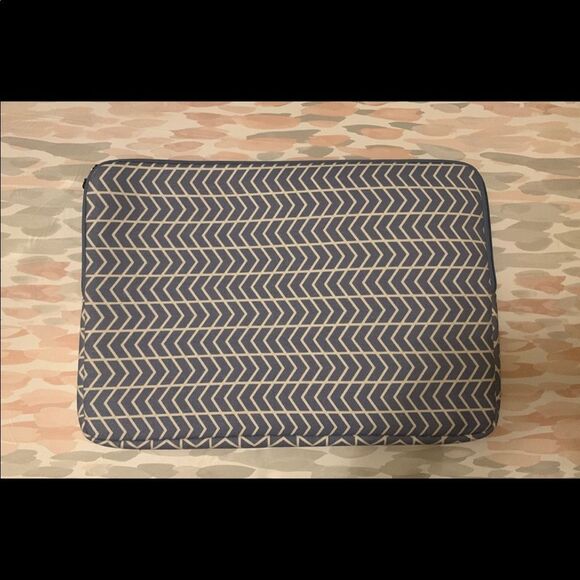 15-16” Laptop Sleeve - chevron pattern - double zipper - Picture 9 of 9